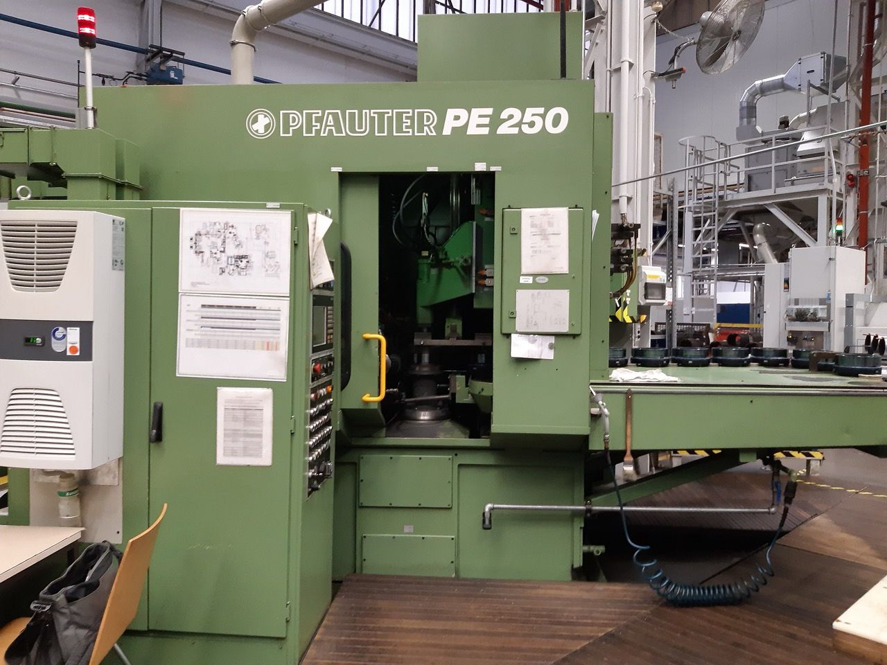 Gleason Pfauter PE250 CNC gear hobbing with auto loader Used Gleason Pfauter PE250 CNC Gear Hobbing Machine