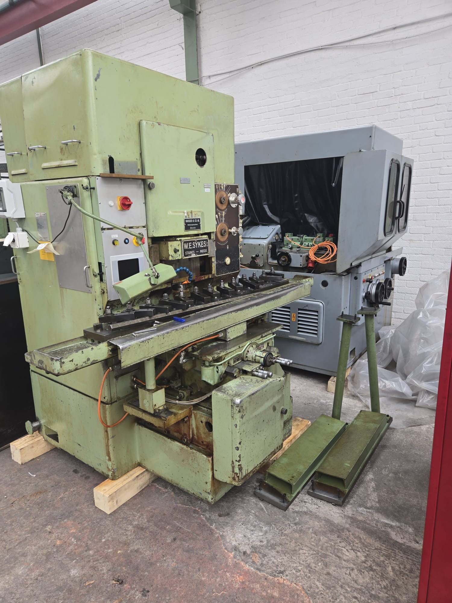 Sykes gear shaper machine